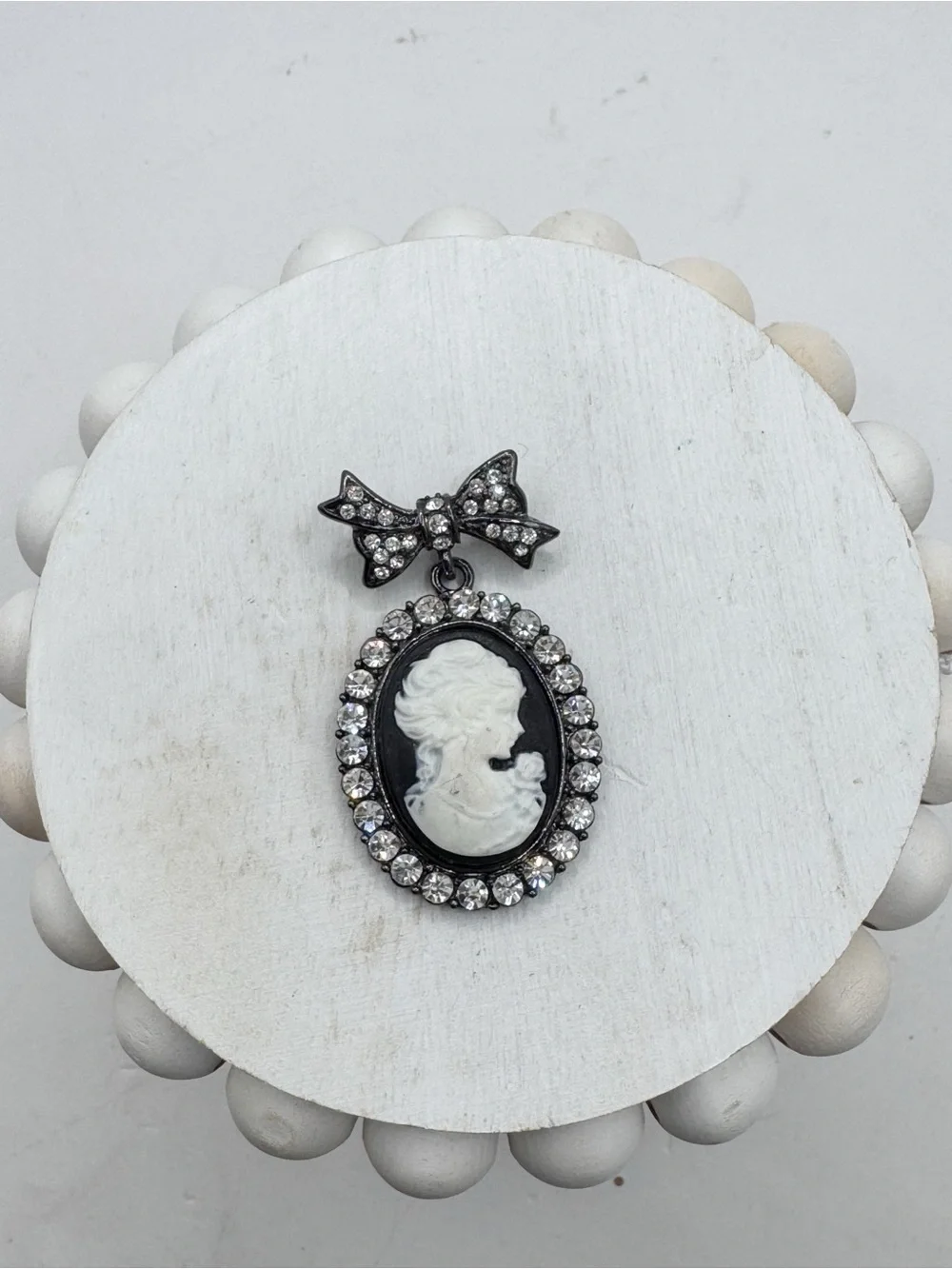Vintage Victorian revival cameo bow brooch pin black white
